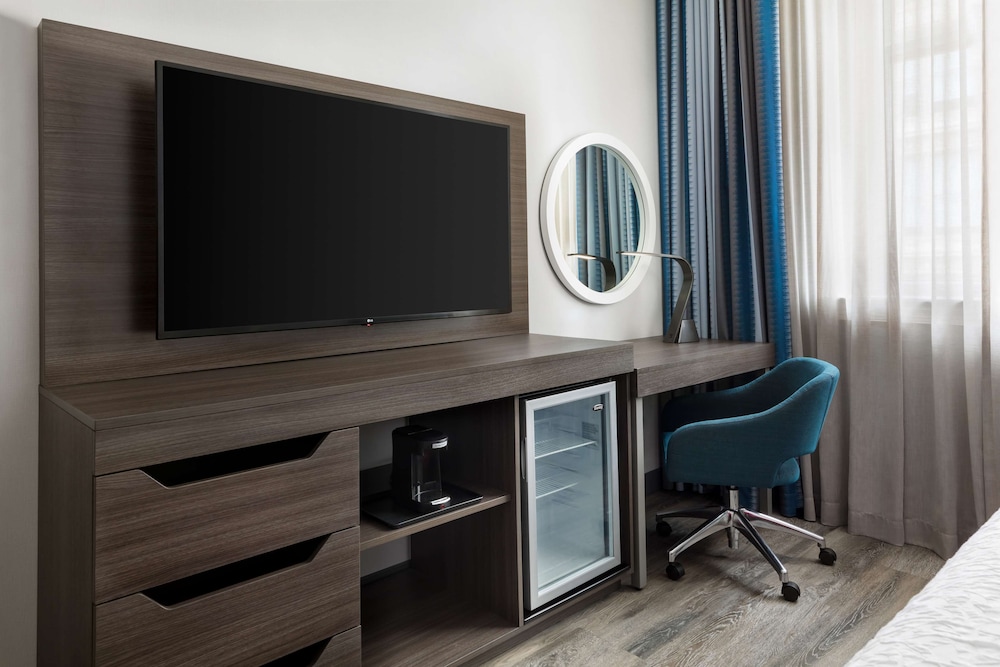 hampton inn and suites baltimore inner harbor