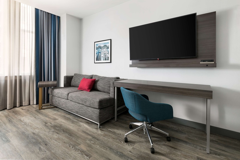 hampton inn and suites baltimore inner harbor