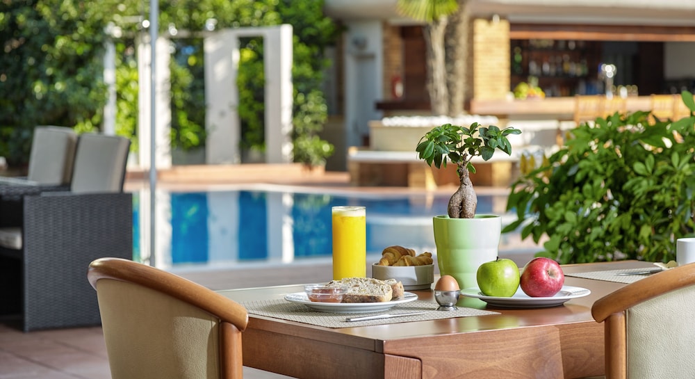 Blazer Suites Hotel,Athens Coast>>Athens,4 star