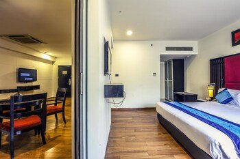 hotel mint ebony