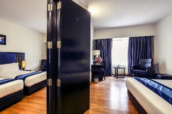 hotel mint ebony