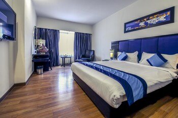 hotel mint ebony
