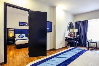 hotel mint ebony