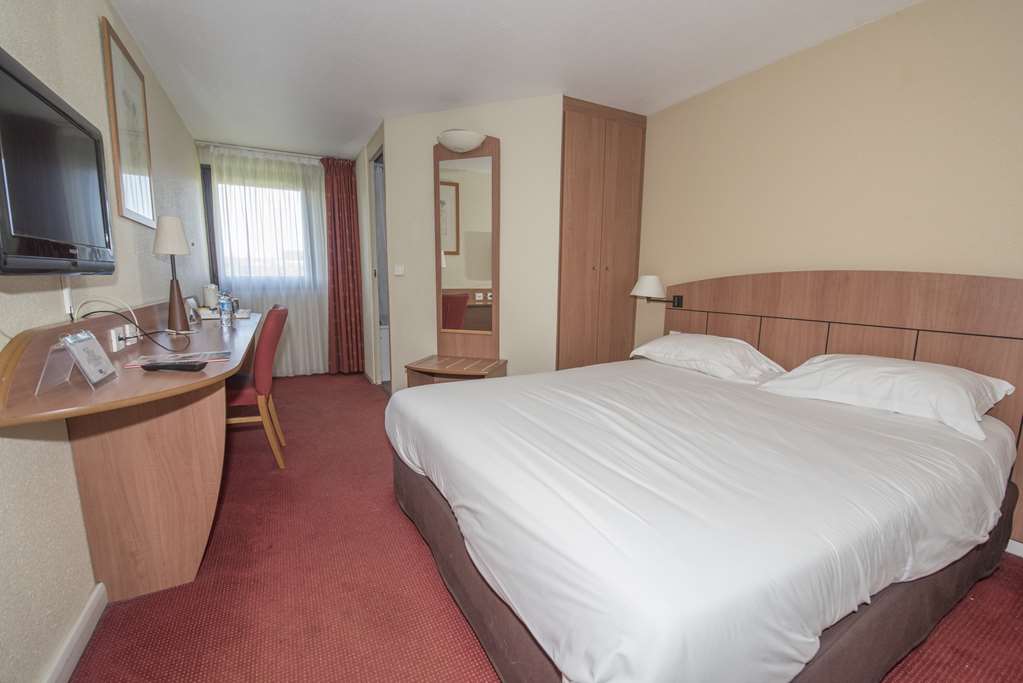 kyriad geneve saint genis pouilly