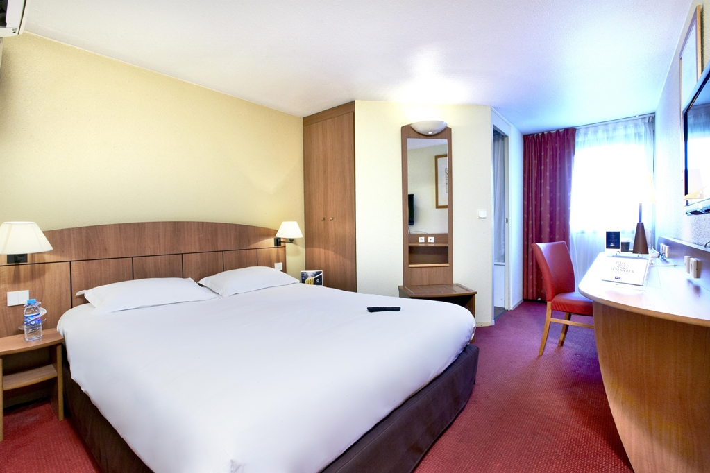 kyriad geneve saint genis pouilly