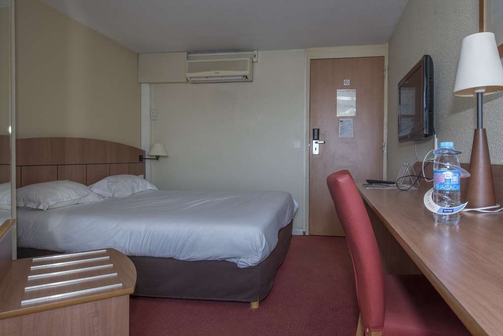 kyriad geneve saint genis pouilly