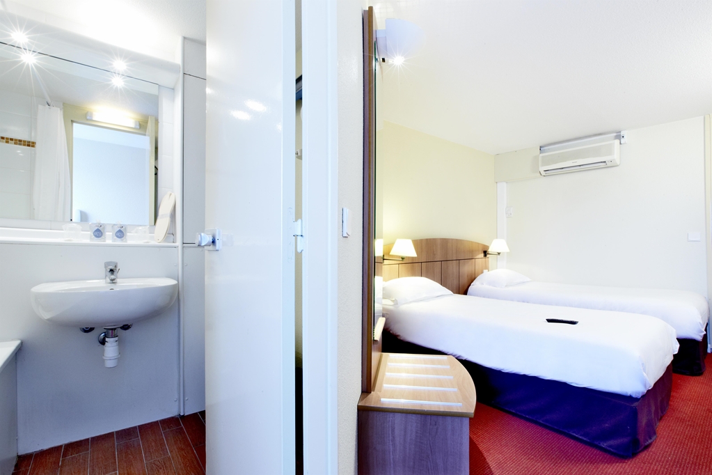 kyriad geneve saint genis pouilly