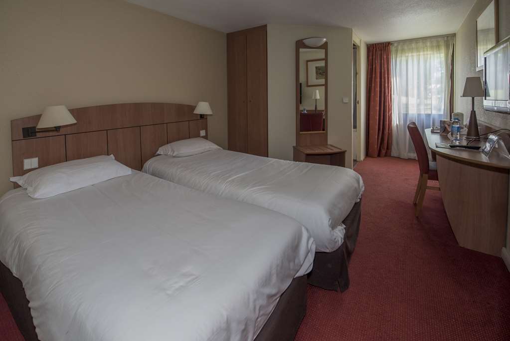 kyriad geneve saint genis pouilly