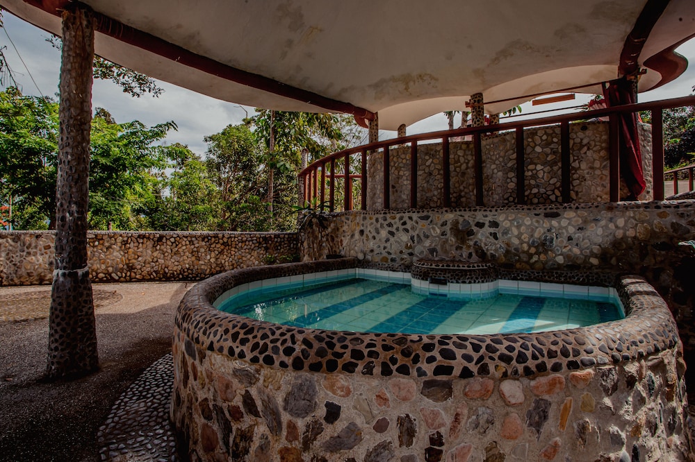 atremaru jungle retreat