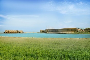 The Dragon Hotel And Resort,Bahrain>>Amwaj Islands,4 star