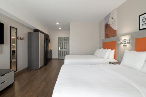 spark by hilton destin