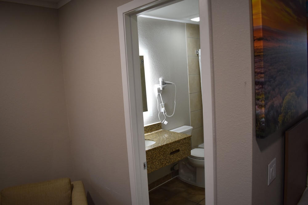 days inn by wyndham san antonio alamo riverwalk