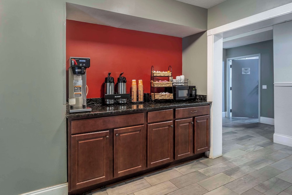 econo lodge and suites greenville