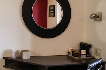 econo lodge and suites greenville