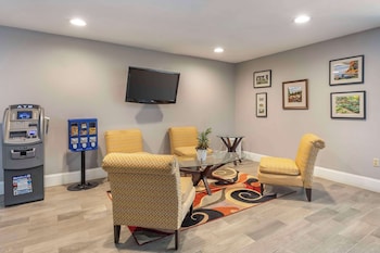 econo lodge and suites greenville