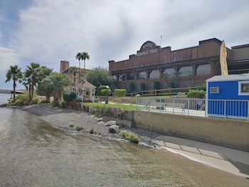 The New Pioneer,Las Vegas>>Bullhead City,2.5 star