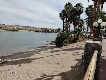 The New Pioneer,Las Vegas>>Bullhead City,2.5 star