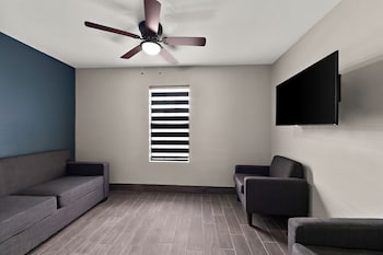 sky palace inn and suites by jasper laredo