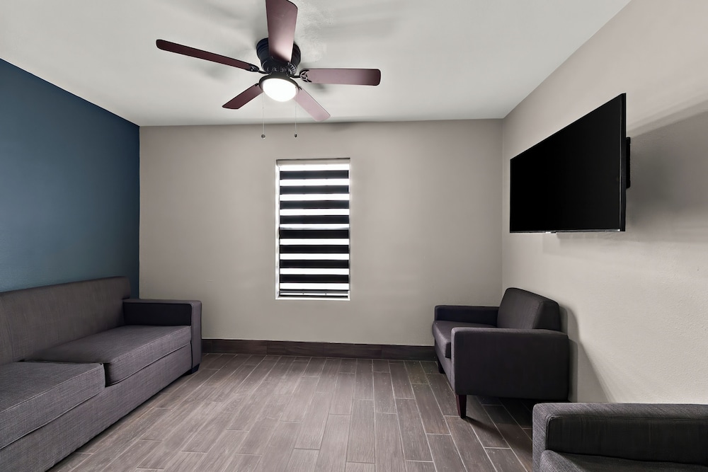 sky palace inn and suites by jasper laredo