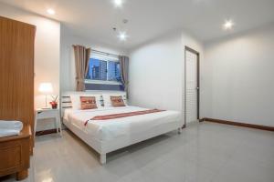 teja lakeview apartments