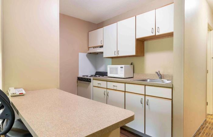 extended stay america select suites st louis westport craig