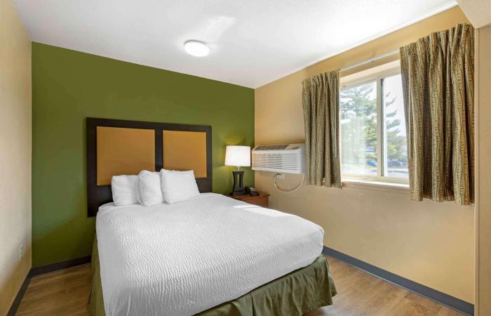 extended stay america select suites st louis westport craig