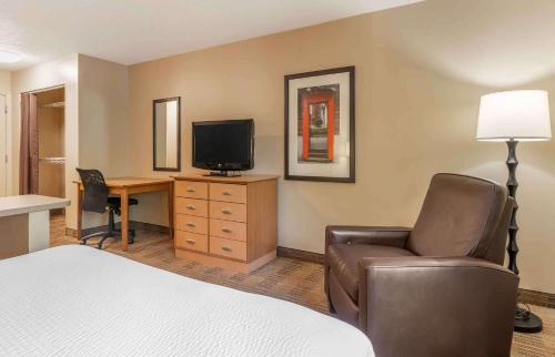 extended stay america select suites st louis westport craig