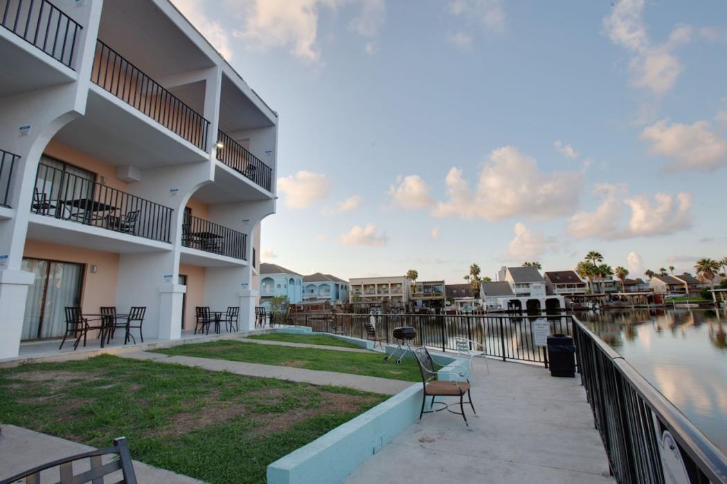 windwater hotel and marina