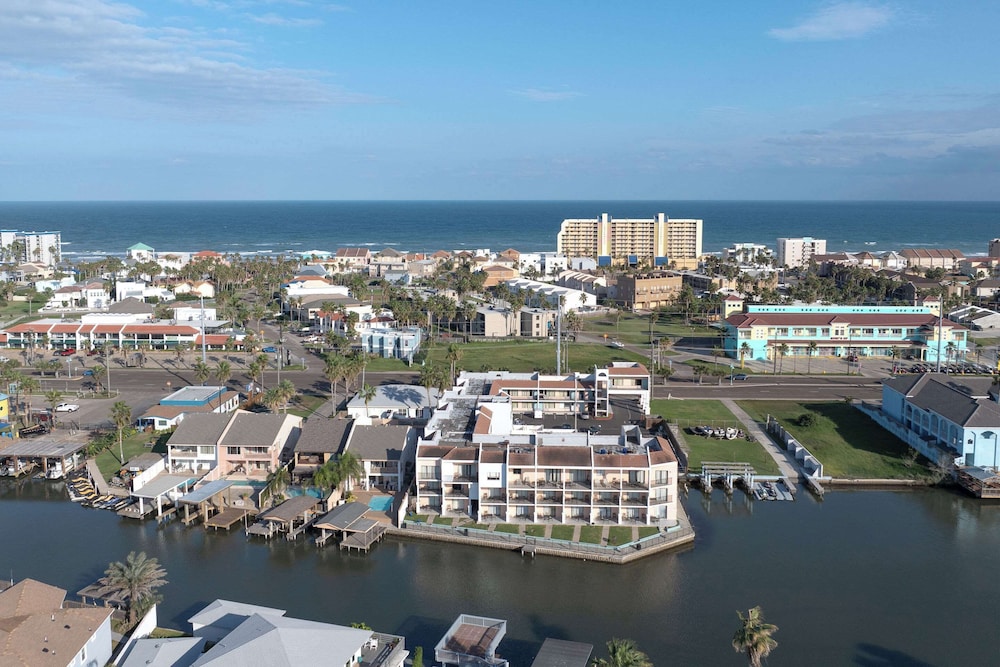 windwater hotel and marina
