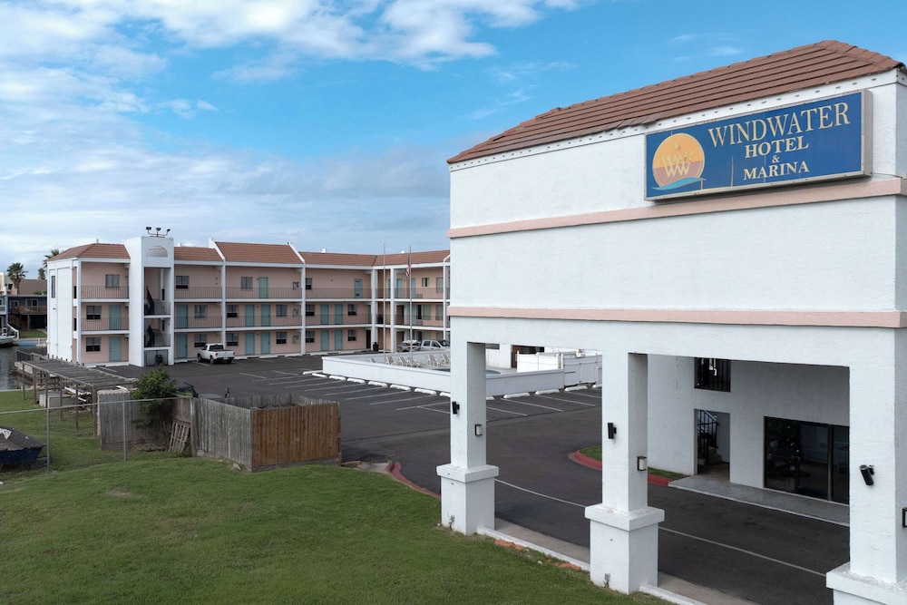 windwater hotel and marina