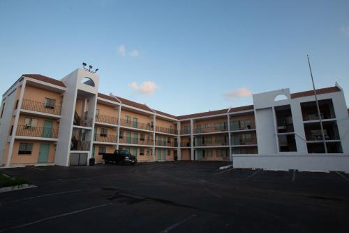 windwater hotel and marina