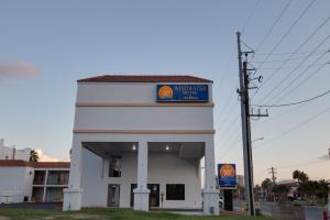 windwater hotel and marina