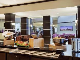 embassy suites by hilton st louis airport