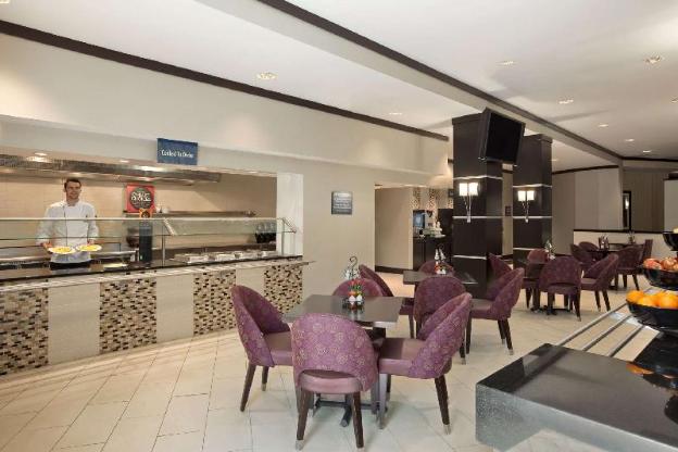 embassy suites by hilton st louis airport