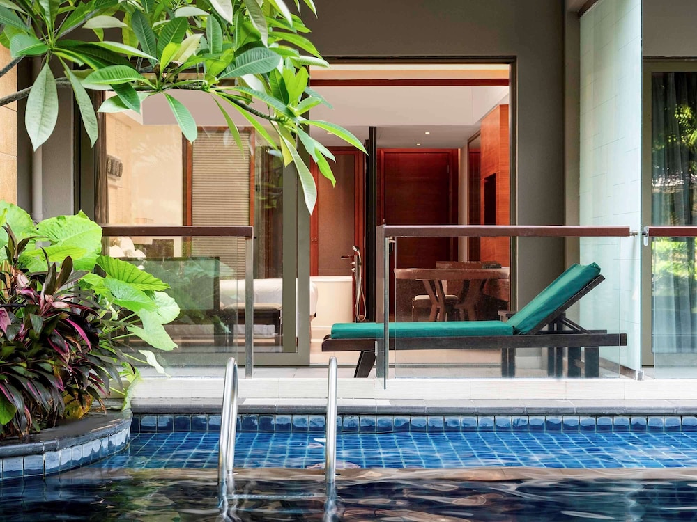 pullman oceanview sanya bay resort and spa