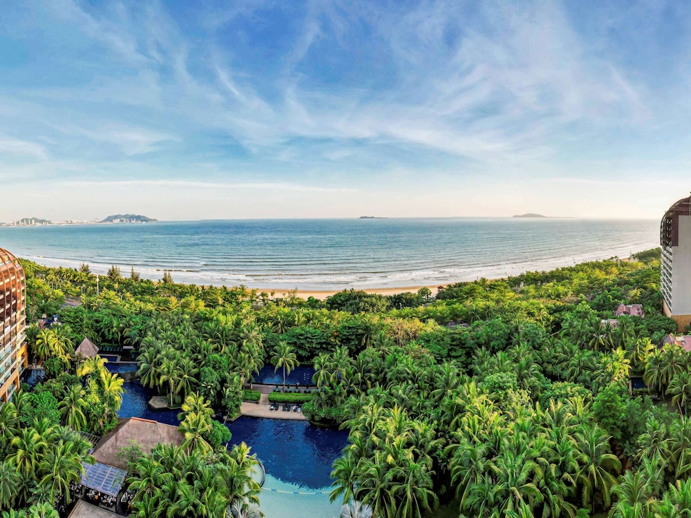 pullman oceanview sanya bay resort and spa