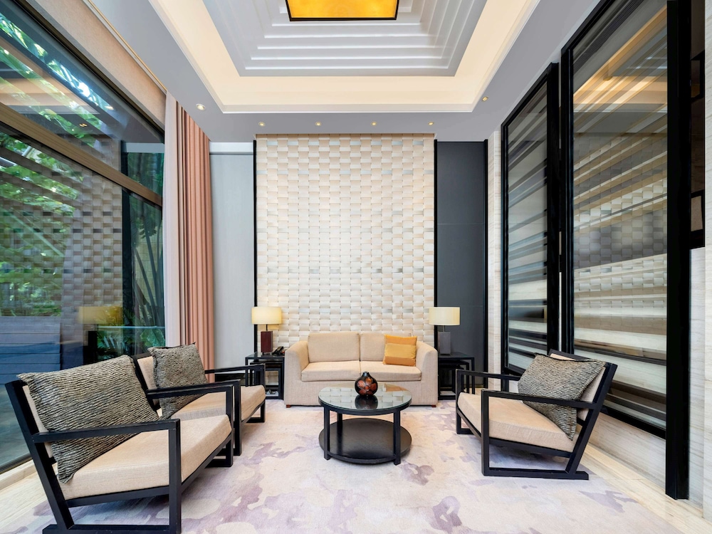 pullman oceanview sanya bay resort and spa
