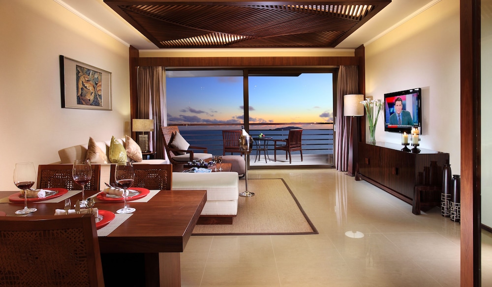 pullman oceanview sanya bay resort and spa