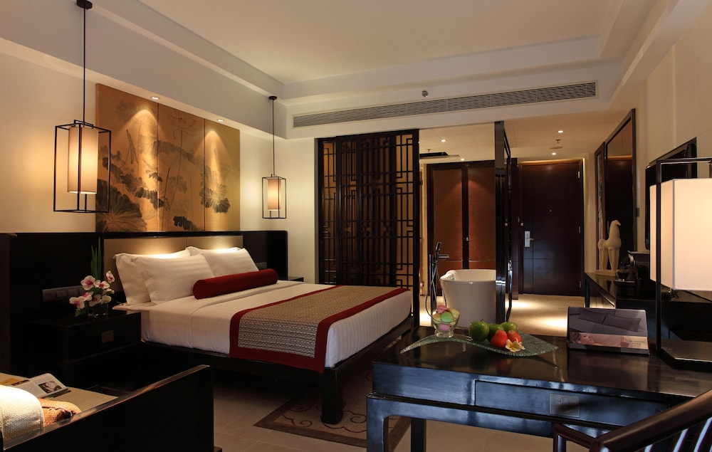 pullman oceanview sanya bay resort and spa