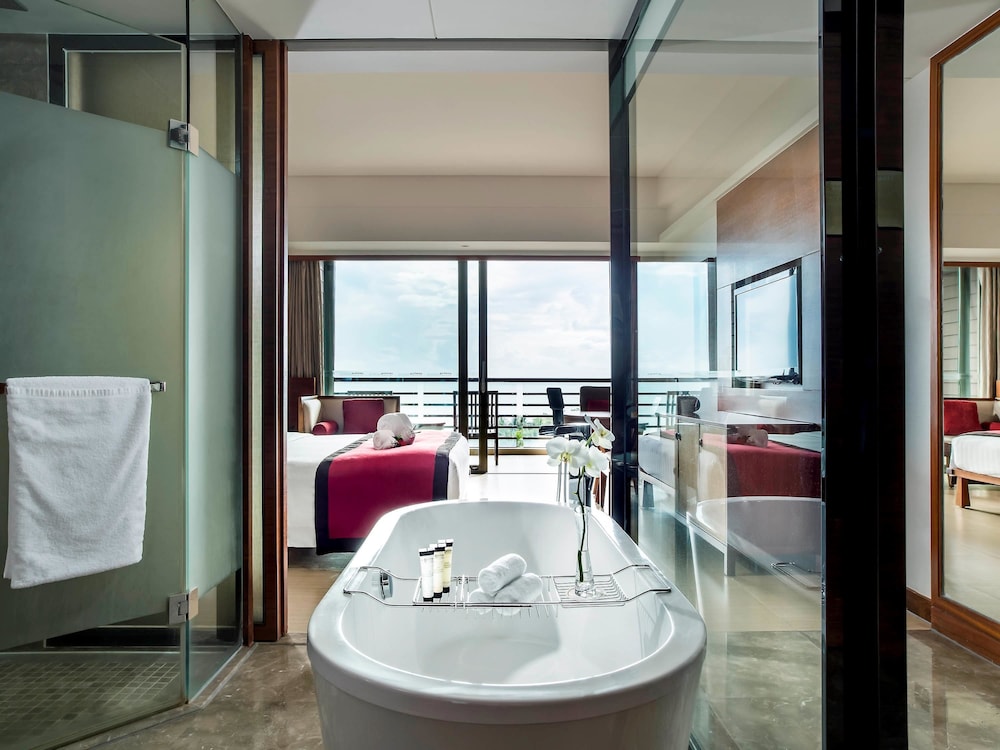 pullman oceanview sanya bay resort and spa