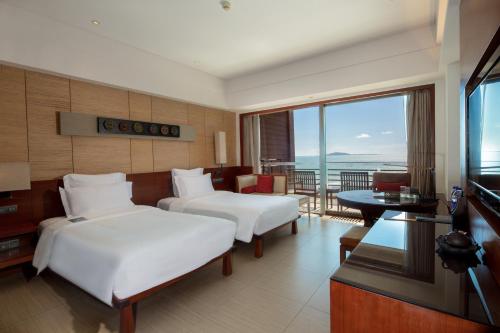 pullman oceanview sanya bay resort and spa