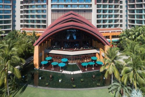 pullman oceanview sanya bay resort and spa