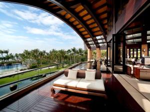pullman oceanview sanya bay resort and spa