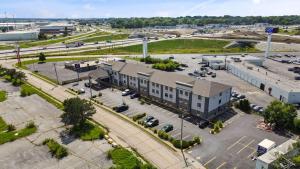 Comfort Inn & Suites St. Louis - Hazelwood,Bridgeton>>Alton,3 star