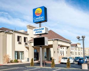 Comfort Inn & Suites St. Louis - Hazelwood,Bridgeton>>Alton,3 star