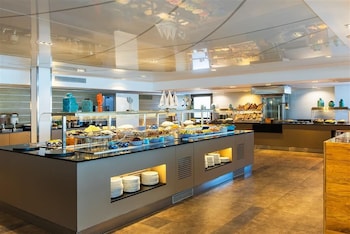 resort hadera hotel by jacob