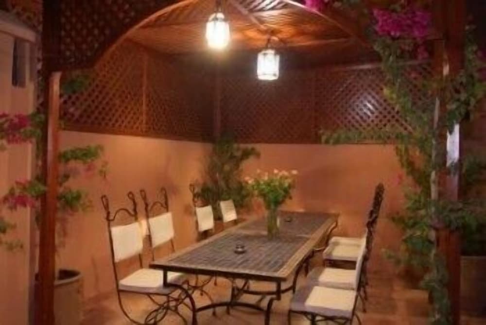 riad petit karmela