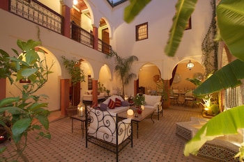 riad petit karmela