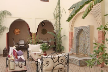 riad petit karmela
