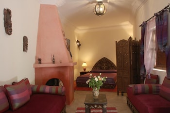 riad petit karmela